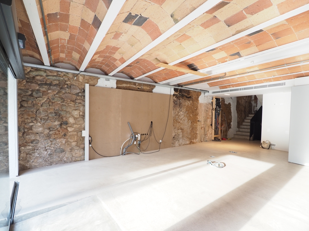 Alquiler de Local Comercial en C/ Anselm Clavè-Centro