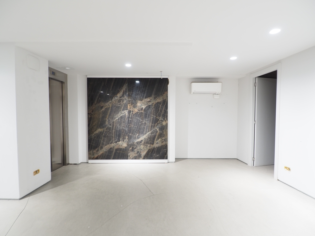 Alquiler de Local Comercial en C/ Anselm Clavè-Centro