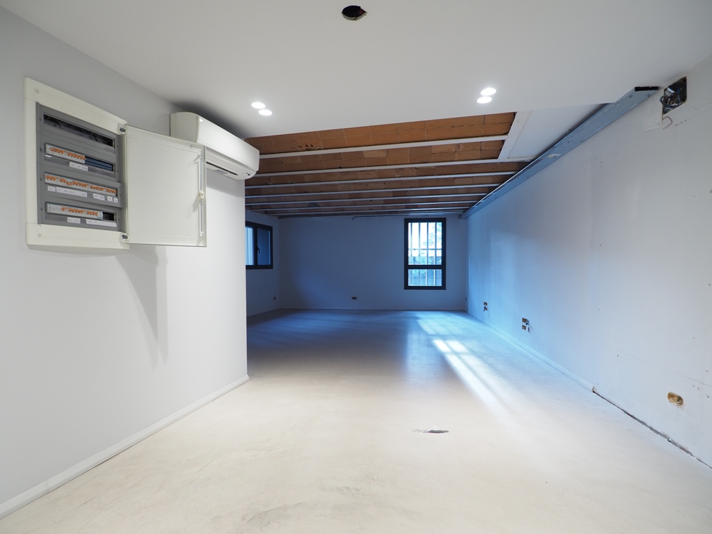 Alquiler de Local Comercial en C/ Anselm Clavè-Centro