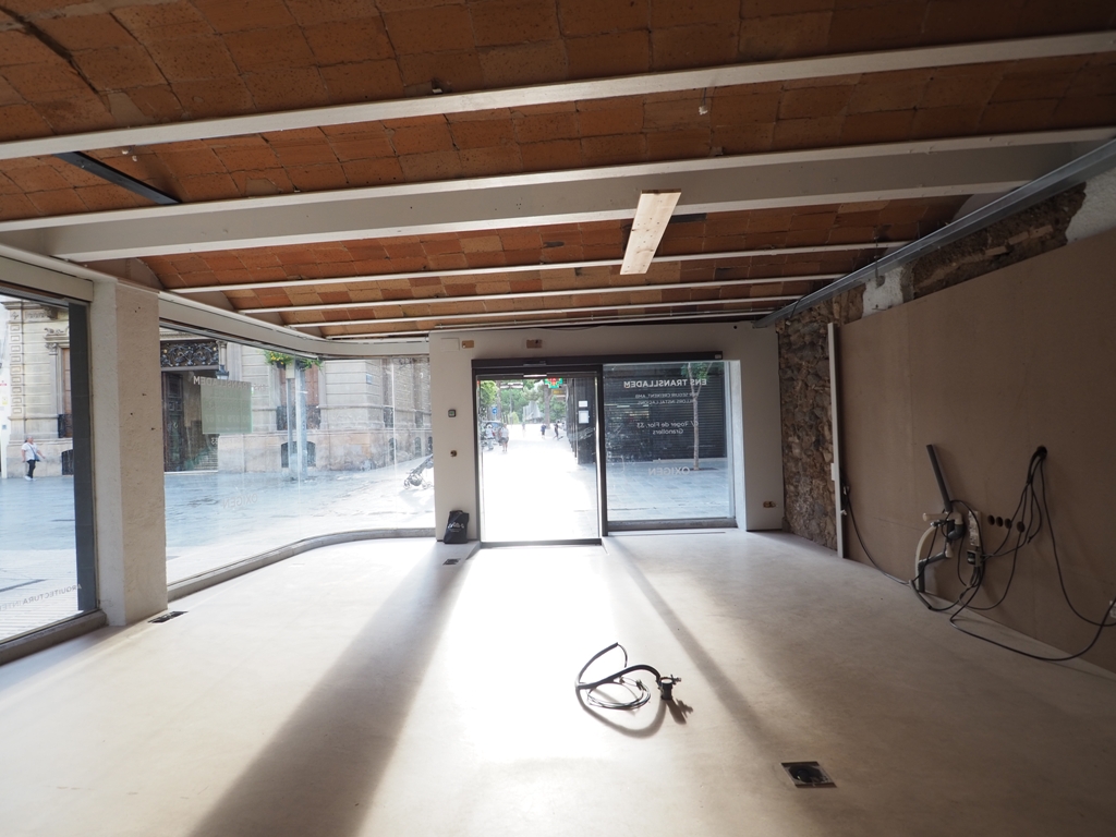 Alquiler de Local Comercial en C/ Anselm Clavè-Centro