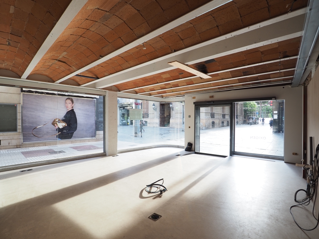 Alquiler de Local Comercial en C/ Anselm Clavè-Centro