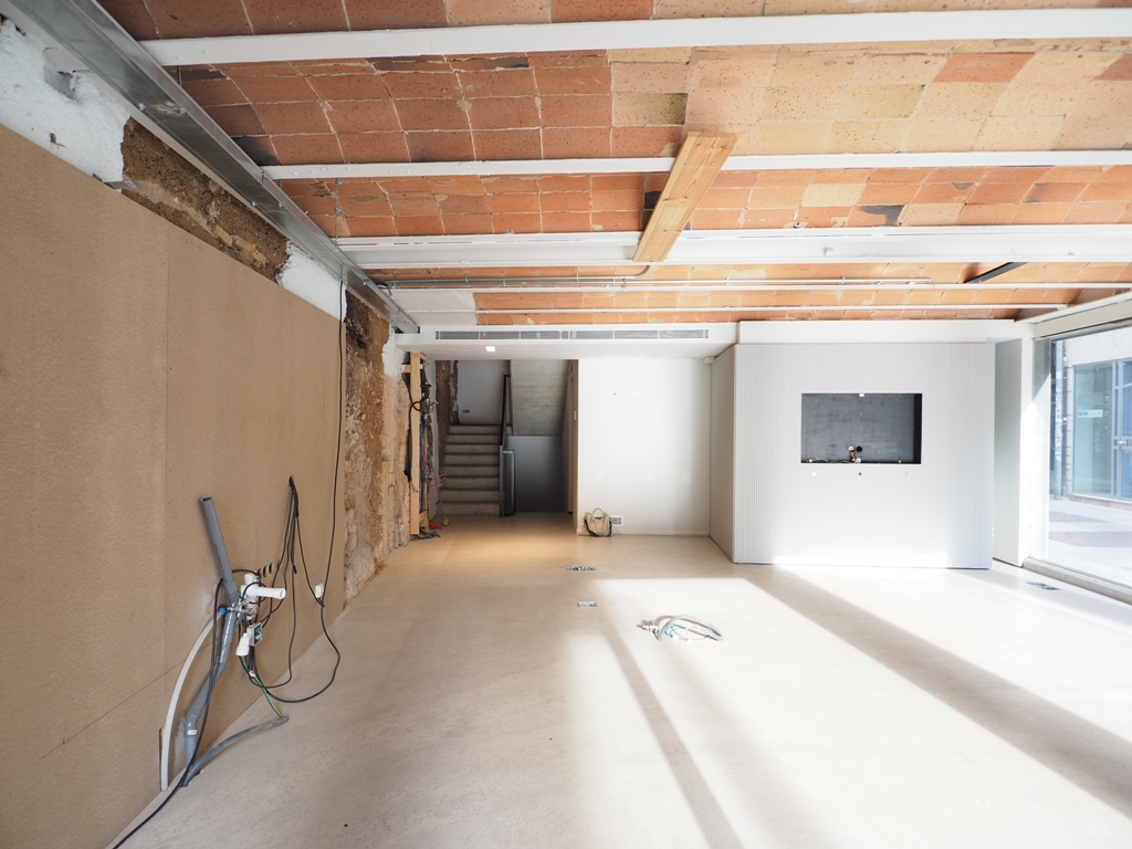 Alquiler de Local Comercial en C/ Anselm Clavè-Centro