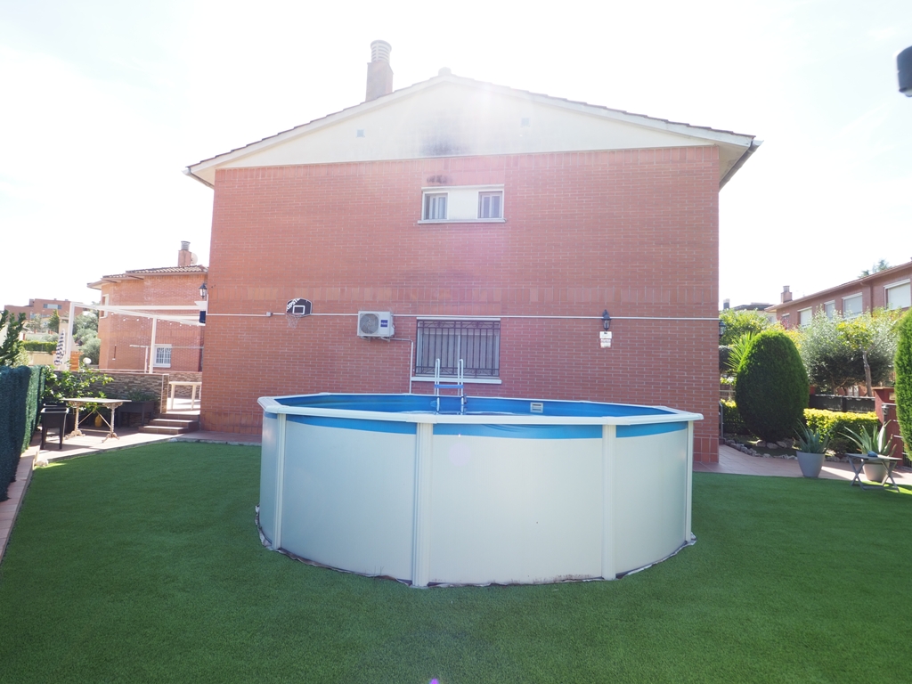 Casa adosada en venta en Montornès del Vallès