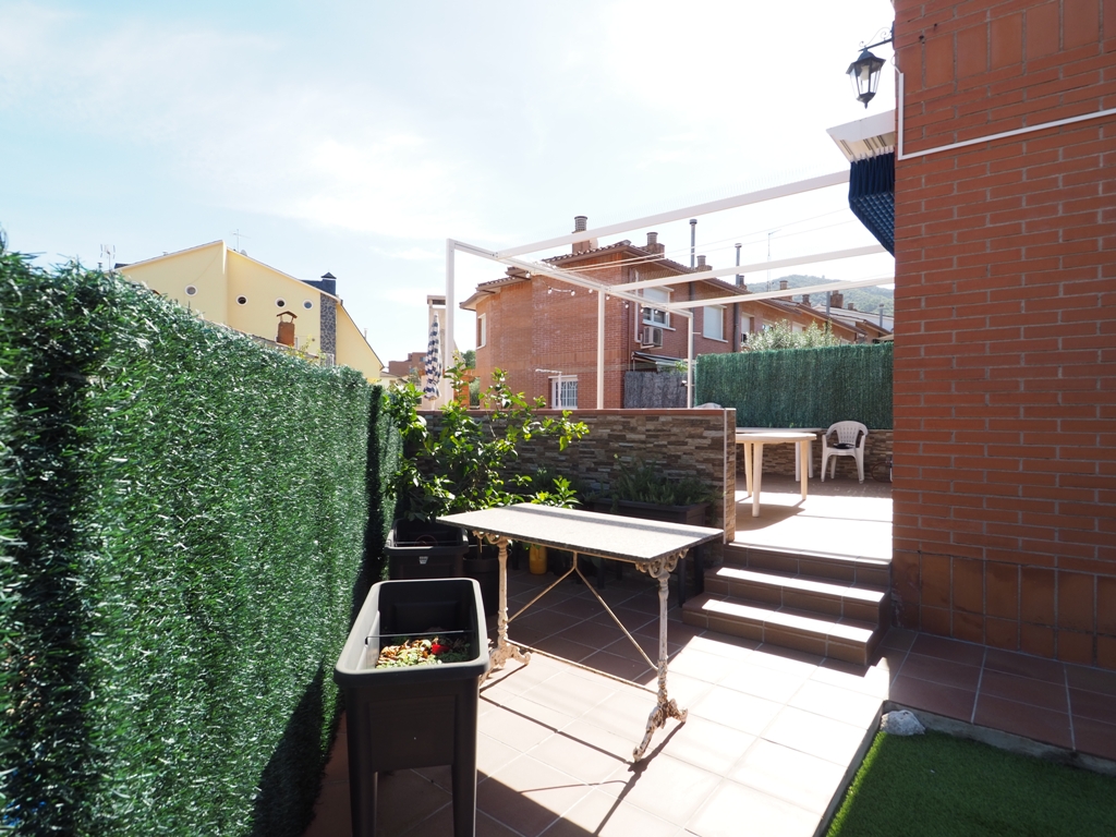 Casa adosada en venta en Montornès del Vallès