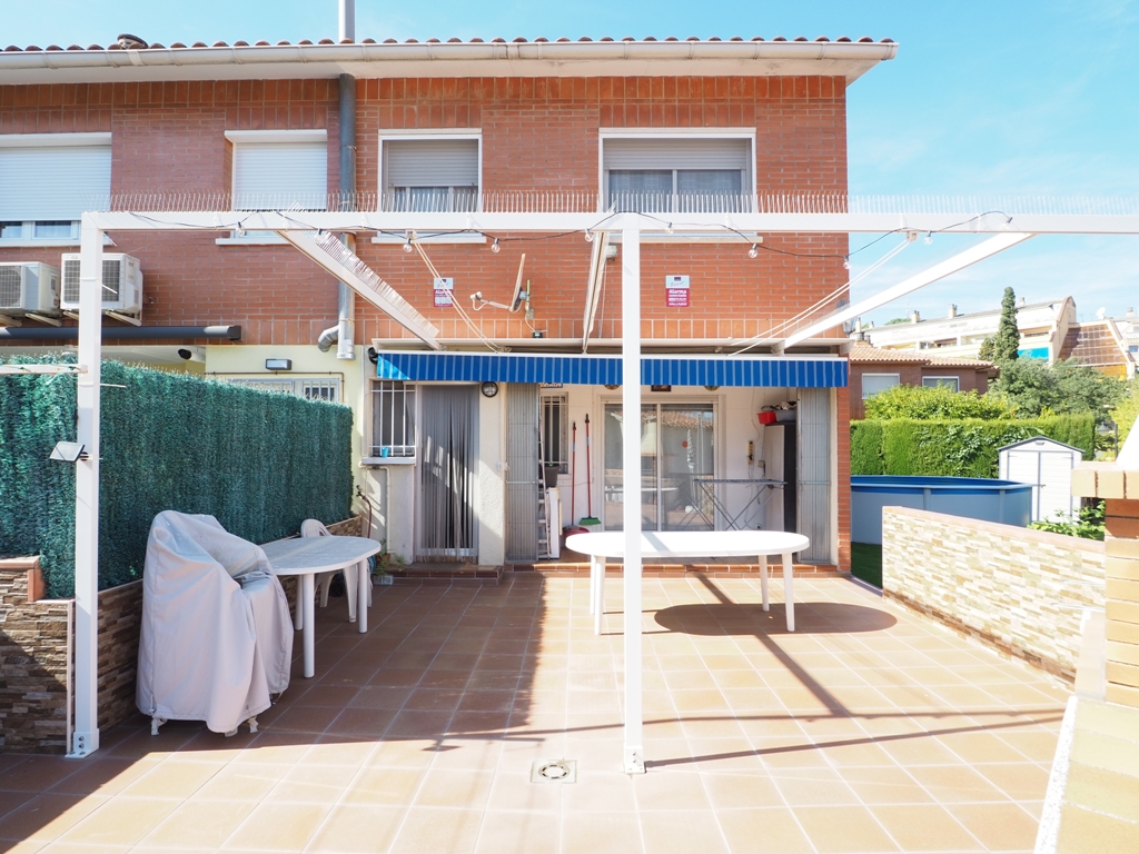 Casa adosada en venta en Montornès del Vallès