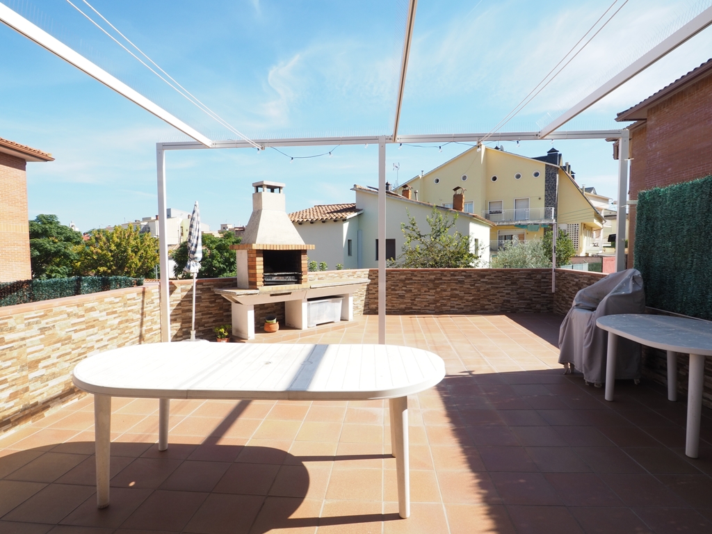 Casa adosada en venta en Montornès del Vallès