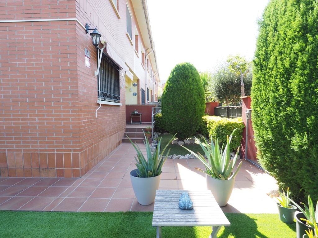 Casa adosada en venta en Montornès del Vallès