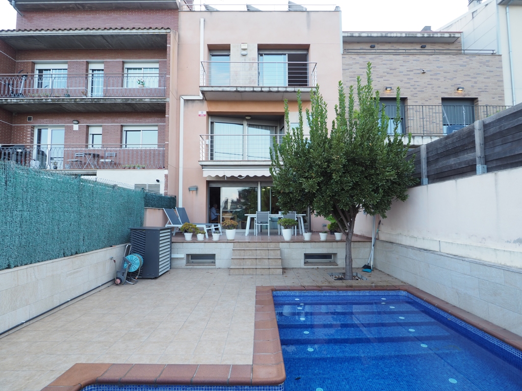 Venta de una casa adosada en Granollers – Font Verda