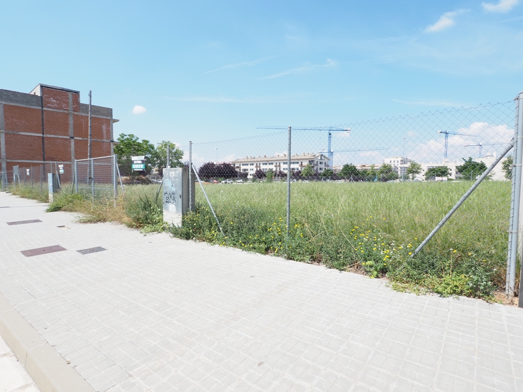Parcela en venta en L’Hostal-Lledoner