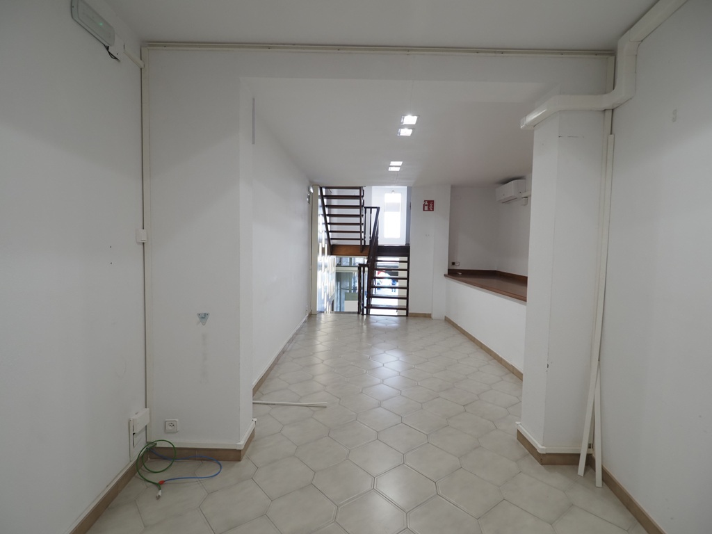Alquiler de local comercial en el Centro, Pl. Porxada